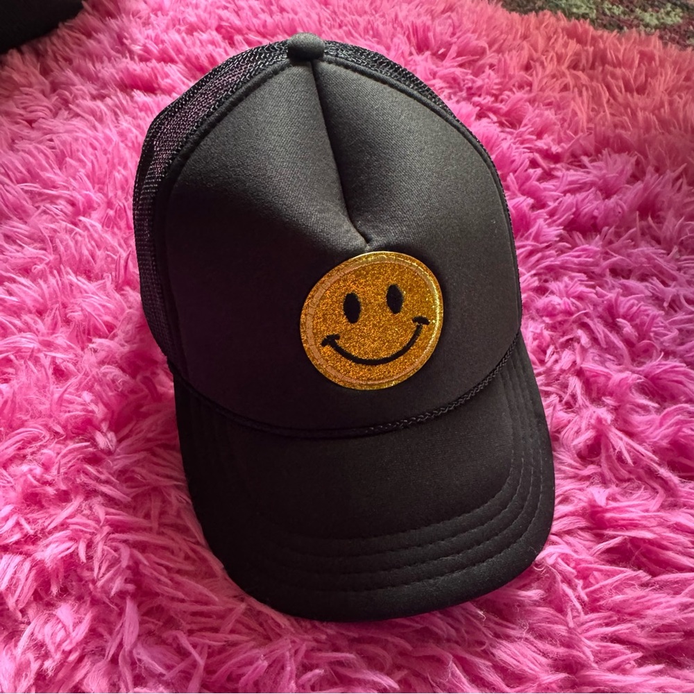 Women’s Glittery Gold Smiley cap- like new